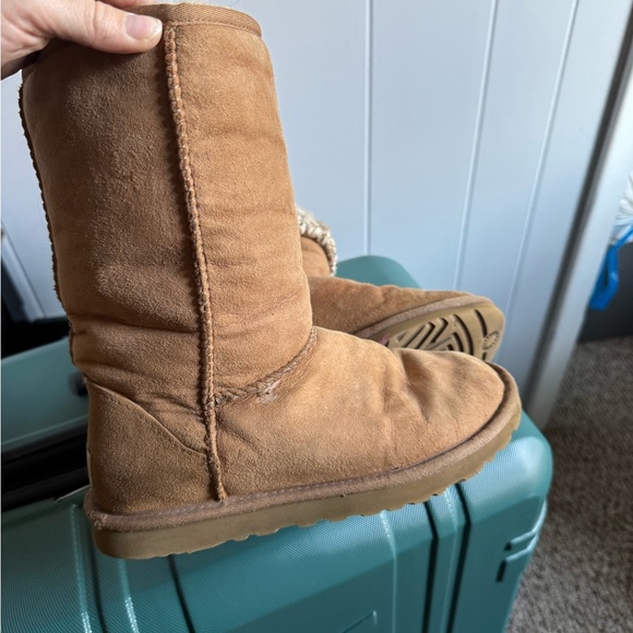 Uggs - Picture 4 of 7